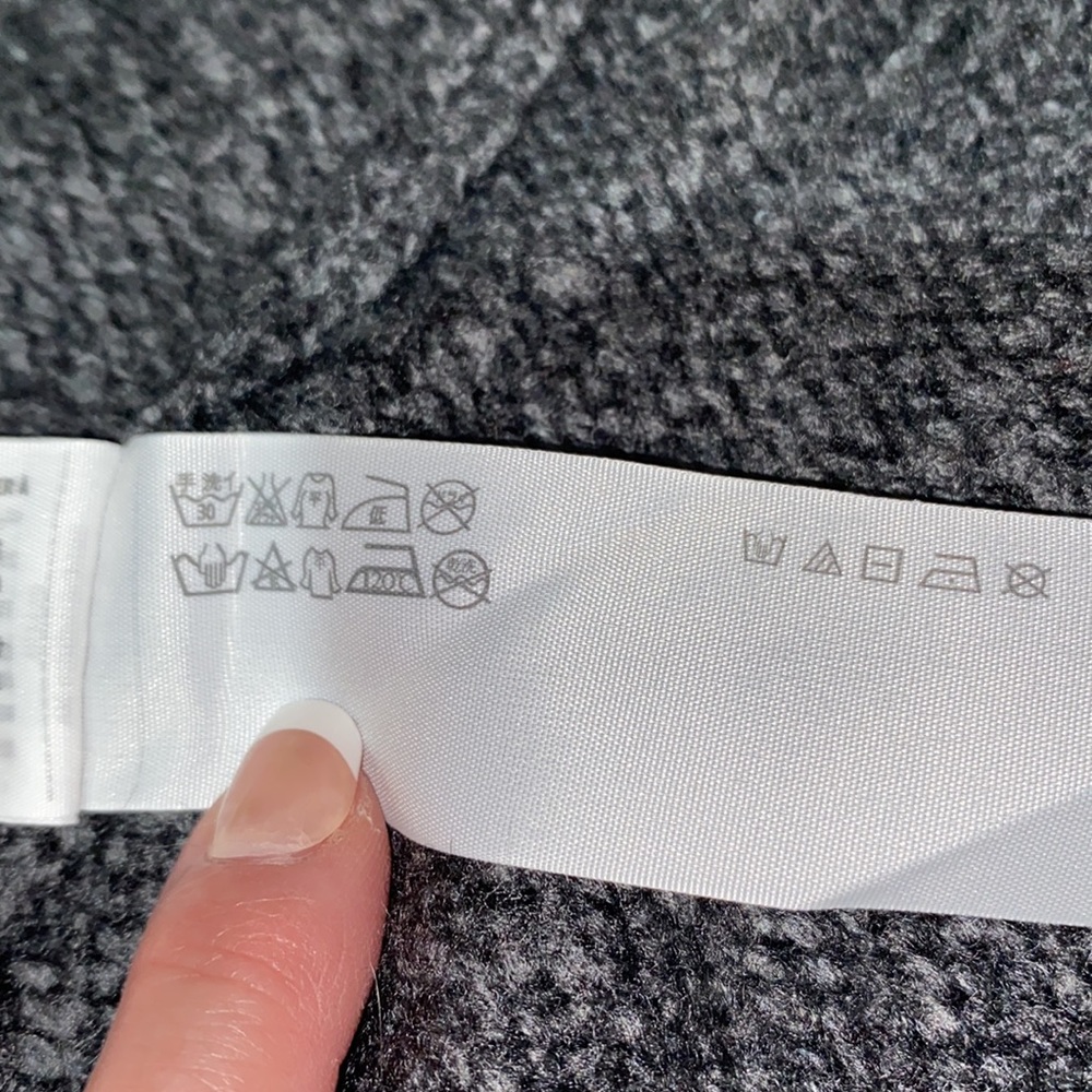 HOLLISTER Sweater NWOT🎁🎄 - Picture 8 of 8